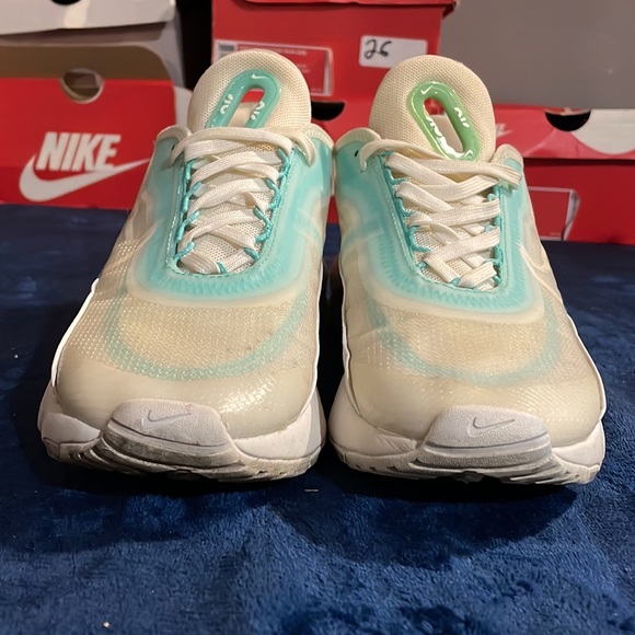 Nike Women's Air Max 2090 Sail/Aurora-Summit White-Black - Picture 2 of 13